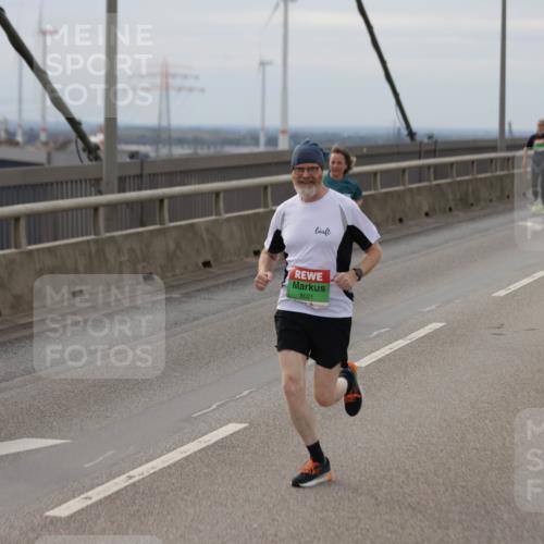 03.10.2025 - Köhlbrandbrückenlauf Jannik Wohlers http://msf.ph/oto/9152826 03.10.2025 16:02:18 Position 1 8021 meine-sportfotos.de