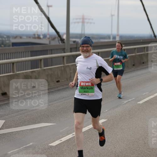 03.10.2025 - Köhlbrandbrückenlauf Jannik Wohlers http://msf.ph/oto/9152829 03.10.2025 16:02:19 Position 1 8021 meine-sportfotos.de