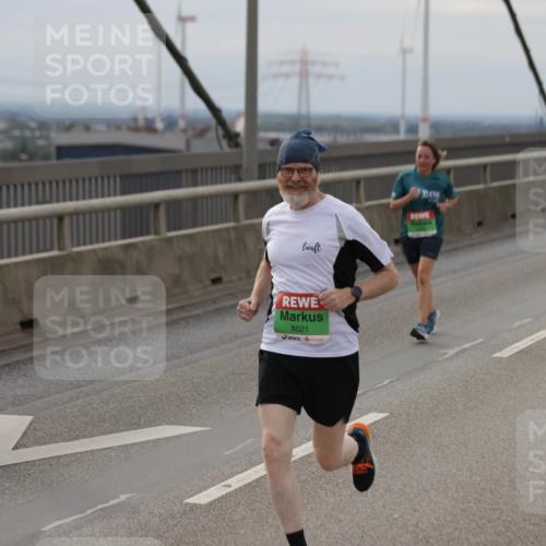 03.10.2025 - Köhlbrandbrückenlauf Jannik Wohlers http://msf.ph/oto/9152830 03.10.2025 16:02:19 Position 1 8021 meine-sportfotos.de