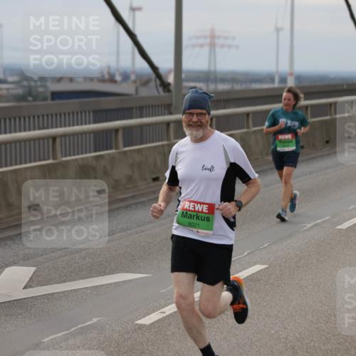03.10.2025 - Köhlbrandbrückenlauf Jannik Wohlers http://msf.ph/oto/9152831 03.10.2025 16:02:19 Position 1 8021 meine-sportfotos.de