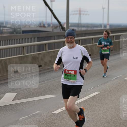 03.10.2025 - Köhlbrandbrückenlauf Jannik Wohlers http://msf.ph/oto/9152832 03.10.2025 16:02:19 Position 1 8021 meine-sportfotos.de