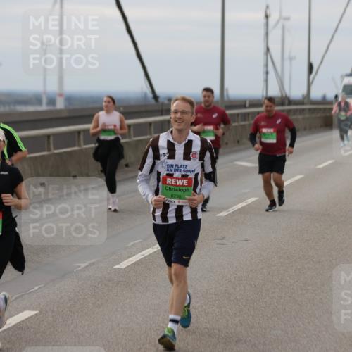 03.10.2025 - Köhlbrandbrückenlauf Jannik Wohlers http://msf.ph/oto/9152863 03.10.2025 16:02:29 Position 1 8152, 8736 meine-sportfotos.de