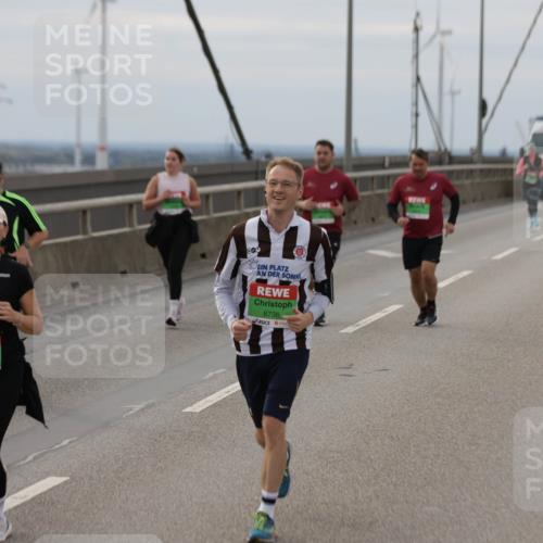 03.10.2025 - Köhlbrandbrückenlauf Jannik Wohlers http://msf.ph/oto/9152864 03.10.2025 16:02:29 Position 1 8152, 8736 meine-sportfotos.de