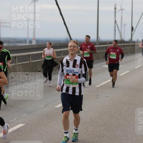 03.10.2025 - Köhlbrandbrückenlauf Jannik Wohlers http://msf.ph/oto/9152868 03.10.2025 16:02:29 Position 1 152, 8736 meine-sportfotos.de
