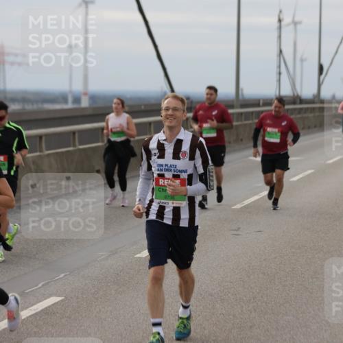 03.10.2025 - Köhlbrandbrückenlauf Jannik Wohlers http://msf.ph/oto/9152869 03.10.2025 16:02:29 Position 1 2, 8736 meine-sportfotos.de