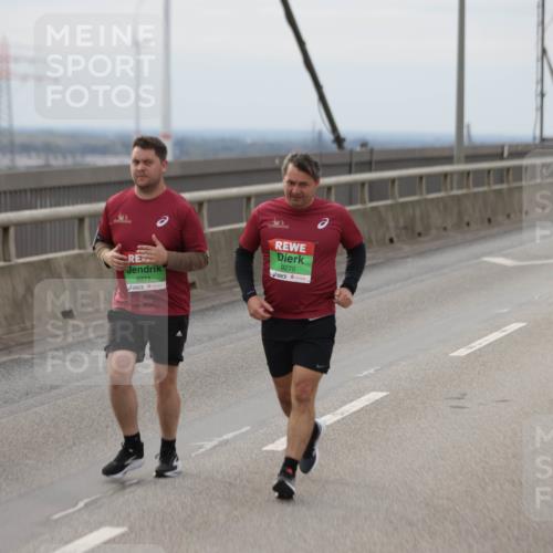 03.10.2025 - Köhlbrandbrückenlauf Jannik Wohlers http://msf.ph/oto/9152880 03.10.2025 16:02:32 Position 1 8400, 9271, 9270 meine-sportfotos.de