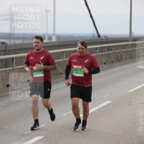 03.10.2025 - Köhlbrandbrückenlauf Jannik Wohlers http://msf.ph/oto/9152883 03.10.2025 16:02:32 Position 1 8400, 9271, 9270 meine-sportfotos.de