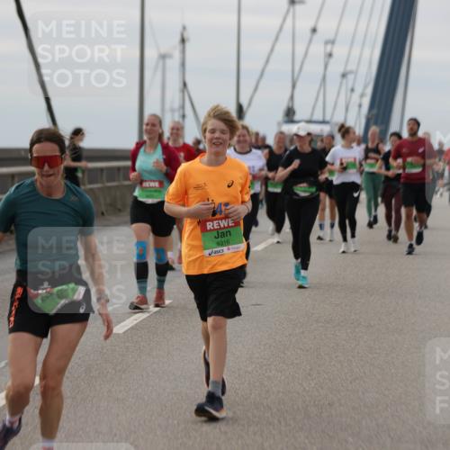 03.10.2025 - Köhlbrandbrückenlauf Jannik Wohlers http://msf.ph/oto/9152961 03.10.2025 16:03:14 Position 1 8316 meine-sportfotos.de