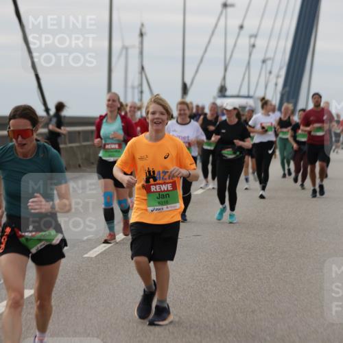 03.10.2025 - Köhlbrandbrückenlauf Jannik Wohlers http://msf.ph/oto/9152964 03.10.2025 16:03:14 Position 1 8316 meine-sportfotos.de