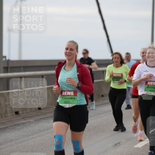 03.10.2025 - Köhlbrandbrückenlauf Jannik Wohlers http://msf.ph/oto/9152985 03.10.2025 16:03:17 Position 1 8837, 8602 meine-sportfotos.de