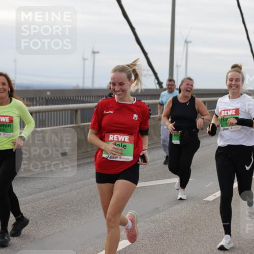03.10.2025 - Köhlbrandbrückenlauf Jannik Wohlers http://msf.ph/oto/9153027 03.10.2025 16:03:22 Position 1 8376, 8479, 8756 meine-sportfotos.de