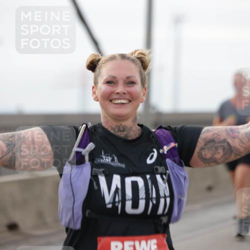 03.10.2025 - Köhlbrandbrückenlauf Jannik Wohlers http://msf.ph/oto/9153083 03.10.2025 16:03:28 Position 1 19 meine-sportfotos.de