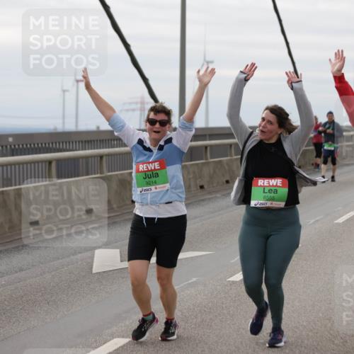 03.10.2025 - Köhlbrandbrückenlauf Jannik Wohlers http://msf.ph/oto/9153121 03.10.2025 16:03:32 Position 1 9214, 8555, 8608 meine-sportfotos.de