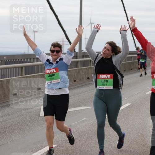 03.10.2025 - Köhlbrandbrückenlauf Jannik Wohlers http://msf.ph/oto/9153125 03.10.2025 16:03:33 Position 1 9214, 8555, 8608 meine-sportfotos.de