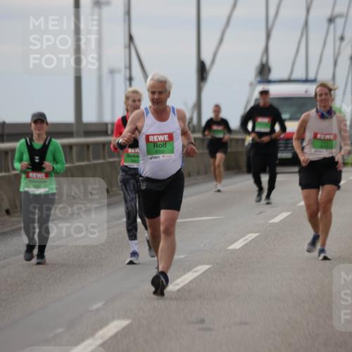 03.10.2025 - Köhlbrandbrückenlauf Jannik Wohlers http://msf.ph/oto/9153173 03.10.2025 16:03:48 Position 1 8353 meine-sportfotos.de