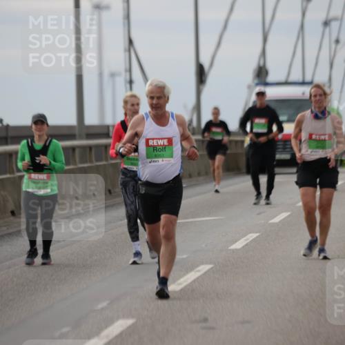 03.10.2025 - Köhlbrandbrückenlauf Jannik Wohlers http://msf.ph/oto/9153174 03.10.2025 16:03:48 Position 1 8353 meine-sportfotos.de