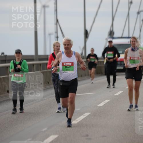 03.10.2025 - Köhlbrandbrückenlauf Jannik Wohlers http://msf.ph/oto/9153175 03.10.2025 16:03:48 Position 1 8353 meine-sportfotos.de