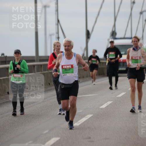 03.10.2025 - Köhlbrandbrückenlauf Jannik Wohlers http://msf.ph/oto/9153176 03.10.2025 16:03:48 Position 1 8353 meine-sportfotos.de
