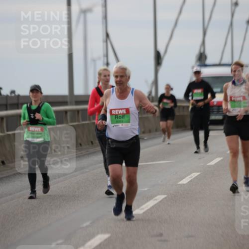 03.10.2025 - Köhlbrandbrückenlauf Jannik Wohlers http://msf.ph/oto/9153177 03.10.2025 16:03:49 Position 1 8353 meine-sportfotos.de