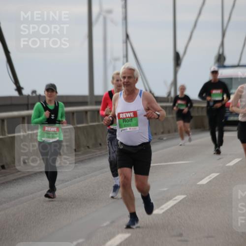 03.10.2025 - Köhlbrandbrückenlauf Jannik Wohlers http://msf.ph/oto/9153182 03.10.2025 16:03:49 Position 1 8353 meine-sportfotos.de