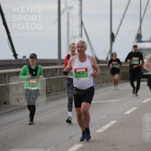 03.10.2025 - Köhlbrandbrückenlauf Jannik Wohlers http://msf.ph/oto/9153184 03.10.2025 16:03:49 Position 1 8353 meine-sportfotos.de