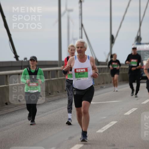 03.10.2025 - Köhlbrandbrückenlauf Jannik Wohlers http://msf.ph/oto/9153185 03.10.2025 16:03:49 Position 1 8353 meine-sportfotos.de