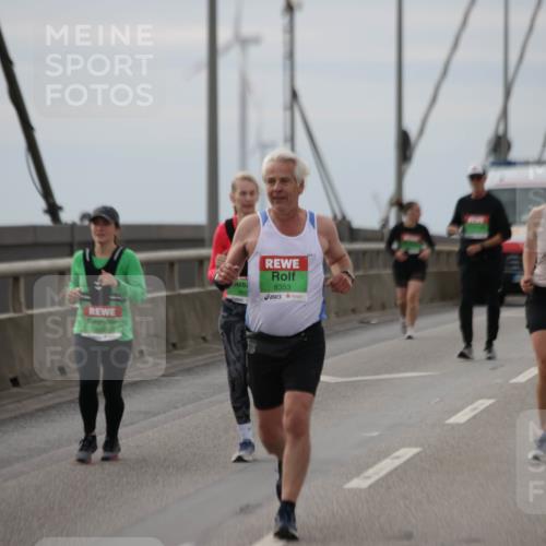 03.10.2025 - Köhlbrandbrückenlauf Jannik Wohlers http://msf.ph/oto/9153187 03.10.2025 16:03:49 Position 1 8353 meine-sportfotos.de