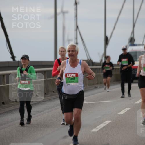 03.10.2025 - Köhlbrandbrückenlauf Jannik Wohlers http://msf.ph/oto/9153188 03.10.2025 16:03:49 Position 1 8353 meine-sportfotos.de