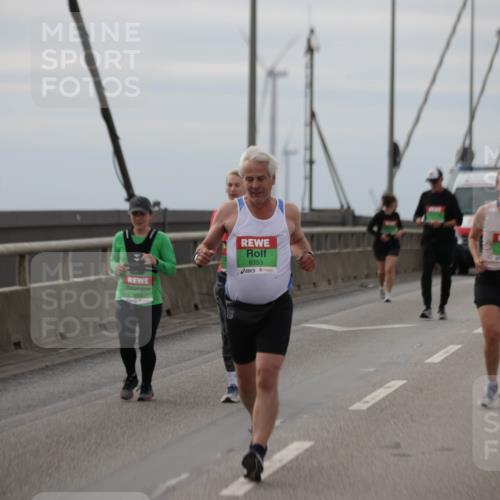 03.10.2025 - Köhlbrandbrückenlauf Jannik Wohlers http://msf.ph/oto/9153191 03.10.2025 16:03:50 Position 1 8106, 8353 meine-sportfotos.de