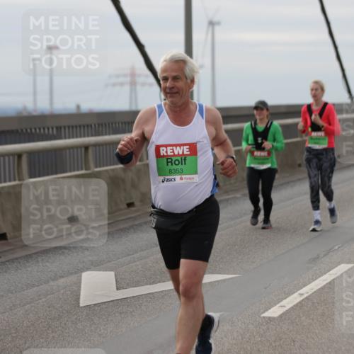 03.10.2025 - Köhlbrandbrückenlauf Jannik Wohlers http://msf.ph/oto/9153214 03.10.2025 16:03:53 Position 1 8353 meine-sportfotos.de