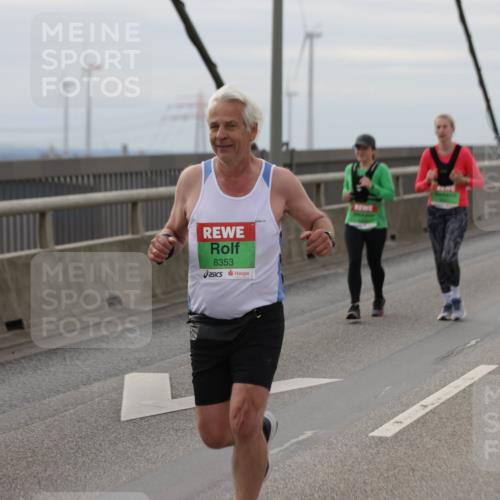 03.10.2025 - Köhlbrandbrückenlauf Jannik Wohlers http://msf.ph/oto/9153216 03.10.2025 16:03:53 Position 1 8353 meine-sportfotos.de