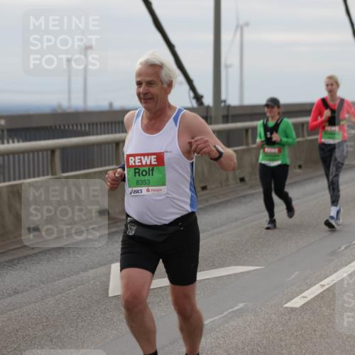 03.10.2025 - Köhlbrandbrückenlauf Jannik Wohlers http://msf.ph/oto/9153218 03.10.2025 16:03:53 Position 1 8353 meine-sportfotos.de