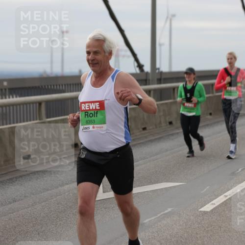 03.10.2025 - Köhlbrandbrückenlauf Jannik Wohlers http://msf.ph/oto/9153219 03.10.2025 16:03:53 Position 1 8353 meine-sportfotos.de