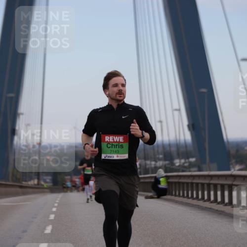 03.10.2025 - Köhlbrandbrückenlauf Jannik Wohlers http://msf.ph/oto/9153262 03.10.2025 15:19:05 Position 1 7143 meine-sportfotos.de