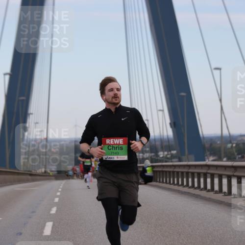 03.10.2025 - Köhlbrandbrückenlauf Jannik Wohlers http://msf.ph/oto/9153270 03.10.2025 15:19:05 Position 1 7143 meine-sportfotos.de