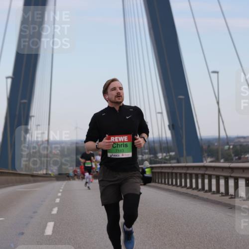 03.10.2025 - Köhlbrandbrückenlauf Jannik Wohlers http://msf.ph/oto/9153272 03.10.2025 15:19:06 Position 1 7143 meine-sportfotos.de