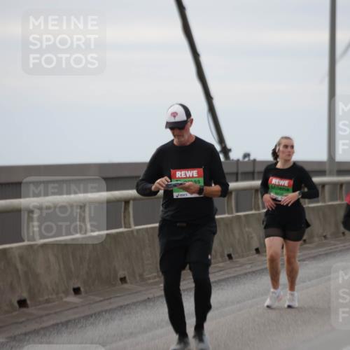 03.10.2025 - Köhlbrandbrückenlauf Jannik Wohlers http://msf.ph/oto/9153275 03.10.2025 16:03:59 Position 1 8418 meine-sportfotos.de