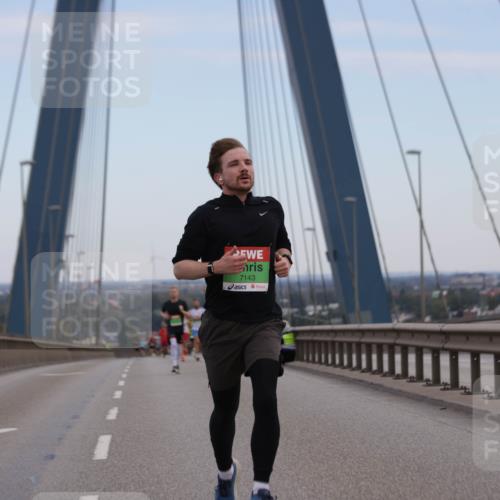 03.10.2025 - Köhlbrandbrückenlauf Jannik Wohlers http://msf.ph/oto/9153276 03.10.2025 15:19:06 Position 1 7143 meine-sportfotos.de