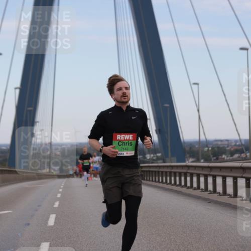 03.10.2025 - Köhlbrandbrückenlauf Jannik Wohlers http://msf.ph/oto/9153282 03.10.2025 15:19:06 Position 1 7143 meine-sportfotos.de