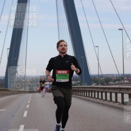 03.10.2025 - Köhlbrandbrückenlauf Jannik Wohlers http://msf.ph/oto/9153286 03.10.2025 15:19:06 Position 1 7143 meine-sportfotos.de