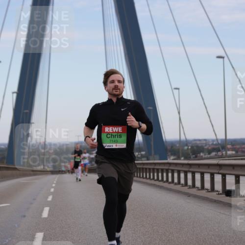 03.10.2025 - Köhlbrandbrückenlauf Jannik Wohlers http://msf.ph/oto/9153288 03.10.2025 15:19:06 Position 1 7143 meine-sportfotos.de