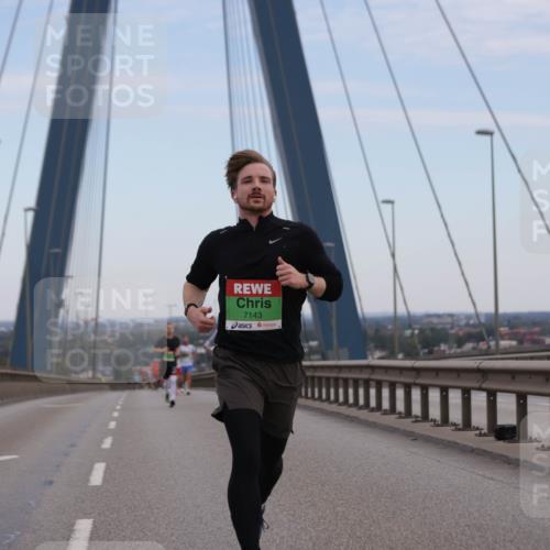03.10.2025 - Köhlbrandbrückenlauf Jannik Wohlers http://msf.ph/oto/9153290 03.10.2025 15:19:06 Position 1 7143 meine-sportfotos.de