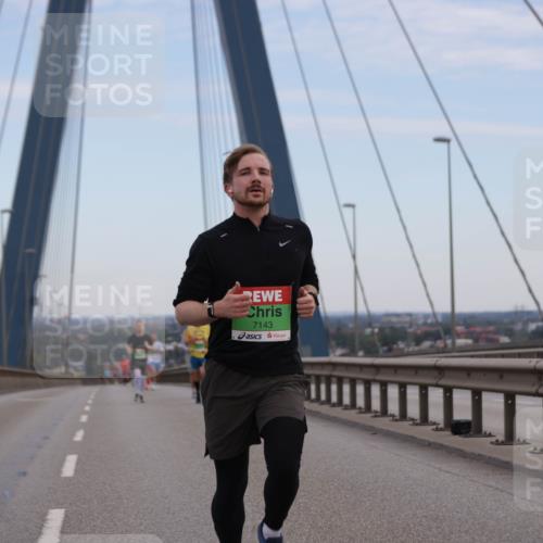 03.10.2025 - Köhlbrandbrückenlauf Jannik Wohlers http://msf.ph/oto/9153298 03.10.2025 15:19:06 Position 1 7143 meine-sportfotos.de