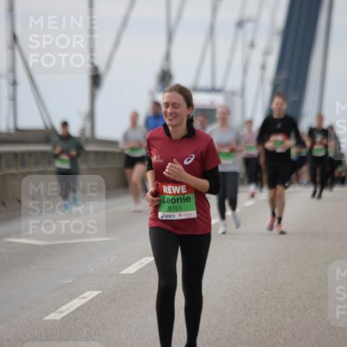 03.10.2025 - Köhlbrandbrückenlauf Jannik Wohlers http://msf.ph/oto/9153299 03.10.2025 16:04:01 Position 1 206, 8753 meine-sportfotos.de