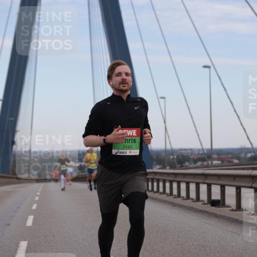 03.10.2025 - Köhlbrandbrückenlauf Jannik Wohlers http://msf.ph/oto/9153300 03.10.2025 15:19:06 Position 1 7143 meine-sportfotos.de
