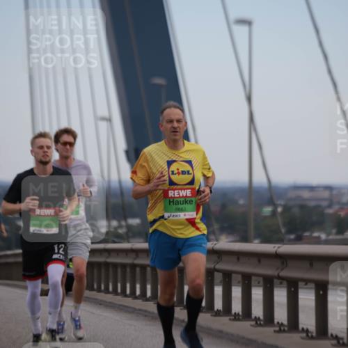 03.10.2025 - Köhlbrandbrückenlauf Jannik Wohlers http://msf.ph/oto/9153306 03.10.2025 15:19:11 Position 1 9742, 12, 8861 meine-sportfotos.de
