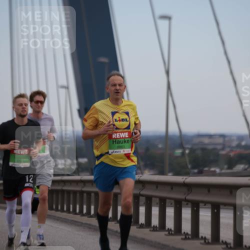 03.10.2025 - Köhlbrandbrückenlauf Jannik Wohlers http://msf.ph/oto/9153308 03.10.2025 15:19:11 Position 1 9742, 12, 8861 meine-sportfotos.de