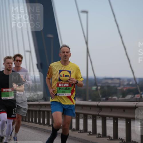 03.10.2025 - Köhlbrandbrückenlauf Jannik Wohlers http://msf.ph/oto/9153316 03.10.2025 15:19:11 Position 1 9742, 11, 8861, 12 meine-sportfotos.de