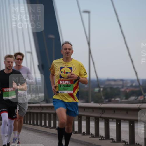 03.10.2025 - Köhlbrandbrückenlauf Jannik Wohlers http://msf.ph/oto/9153318 03.10.2025 15:19:11 Position 1 9742, 8861 meine-sportfotos.de