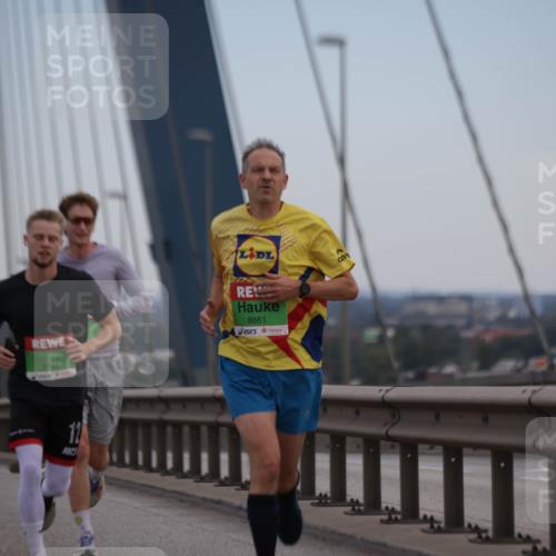 03.10.2025 - Köhlbrandbrückenlauf Jannik Wohlers http://msf.ph/oto/9153324 03.10.2025 15:19:11 Position 1 9742, 8861, 12 meine-sportfotos.de